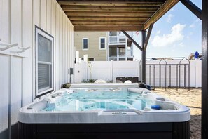 Tina de hidromasaje al aire libre