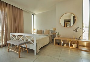 3 bedrooms, in-room safe, iron/ironing board, free WiFi