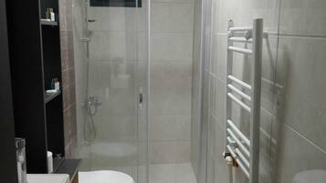Classic Room | Bathroom