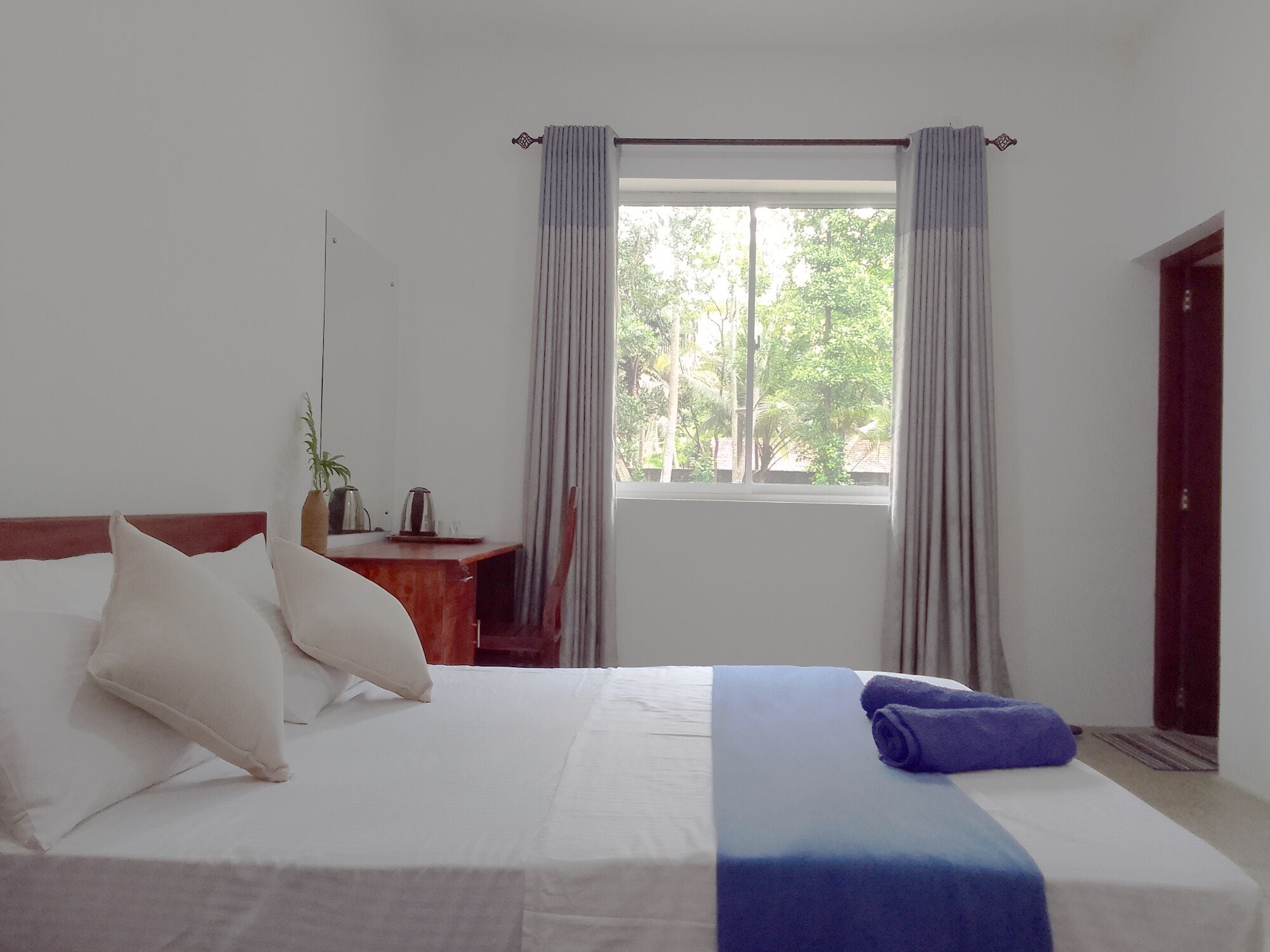 4 bedrooms, desk, free WiFi, bed sheets
