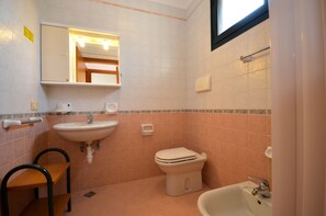 Shower, towels