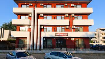 Mặt tiền nơi lưu trú