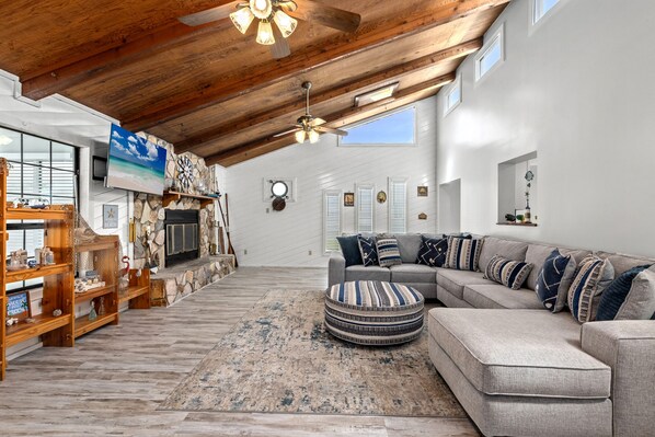 House, Multiple Beds, Kitchen, Garden View (3511 Treasure Cir) | Living area | 42-inch flat-screen TV with digital channels, TV - 3511 Treasure Cir - Hidden Treasure (Panama City Beach)