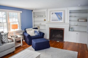 Smart TV - Four bedroom home- Just 300 yards to Sea Street Beach (Dennis Port)