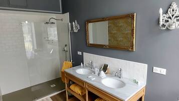 Deluxe-Doppelzimmer, 1 Queen-Bett, eigenes Bad, Gartenblick