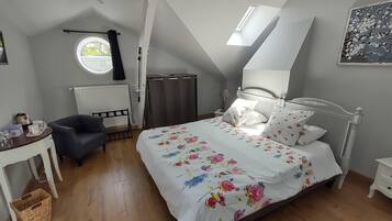Comfort kamer, 1 twee- of 2 eenpersoonsbedden | Verduisterende gordijnen, geluiddichte muren