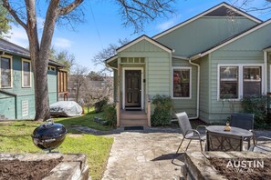 Outdoor dining - Patterson #B xxxxxxx (Austin)