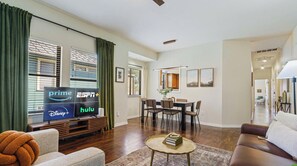 Smart TV - Modern Haven with King Suite + Impeccable Location (Austin)