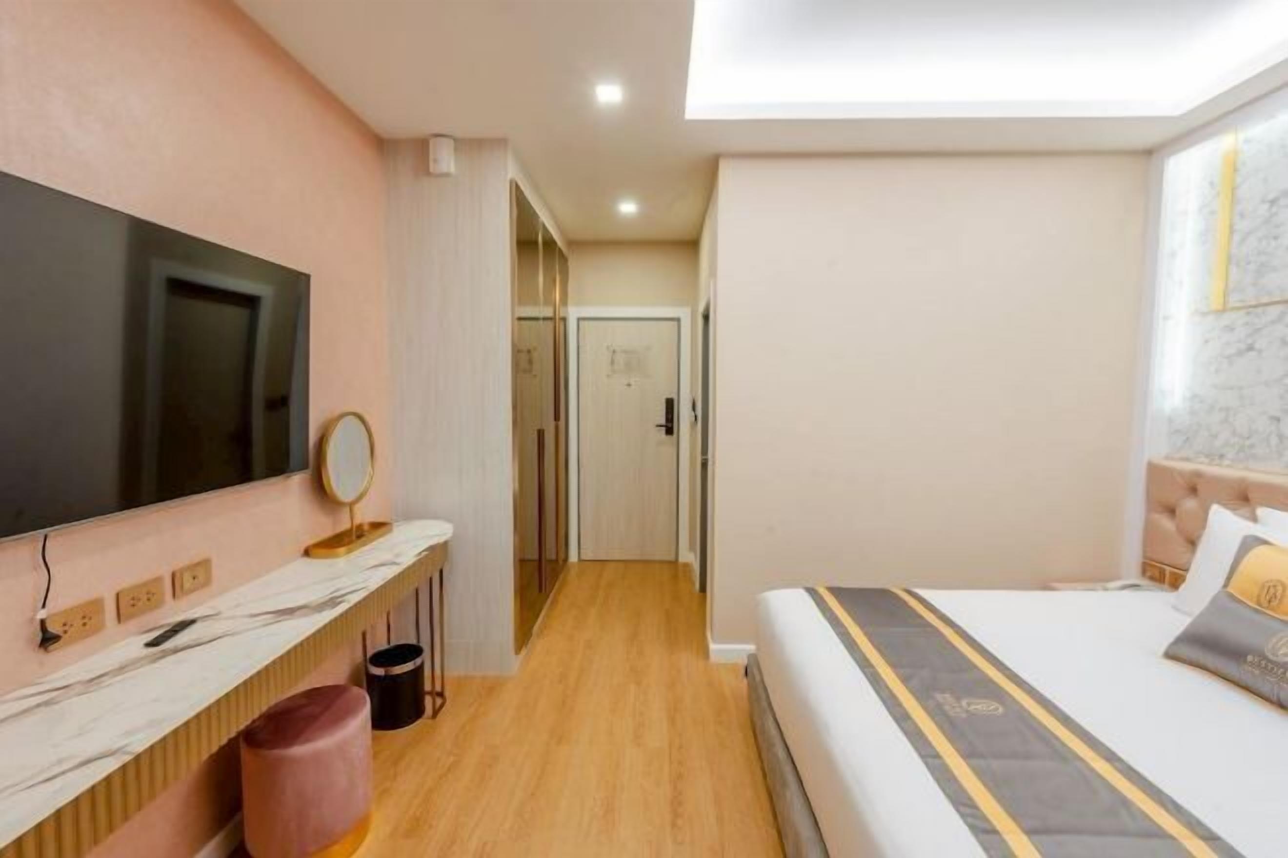 Minibar, caja fuerte, wifi gratis y ropa de cama