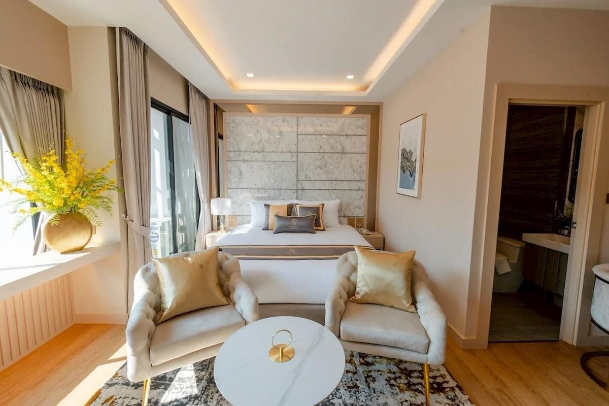 Deluxe tweepersoonskamer | Een minibar, een kluis op de kamer, gratis wifi, beddengoed