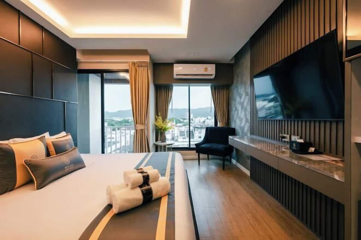 Minibar, in-room safe, free WiFi, bed sheets