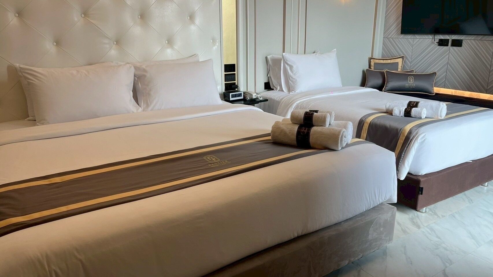 슈피리어 트리플룸 | 미니바, 객실 내 금고, 무료 WiFi, 침대 시트