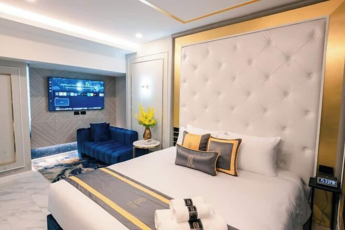 Minibar, in-room safe, free WiFi, bed sheets