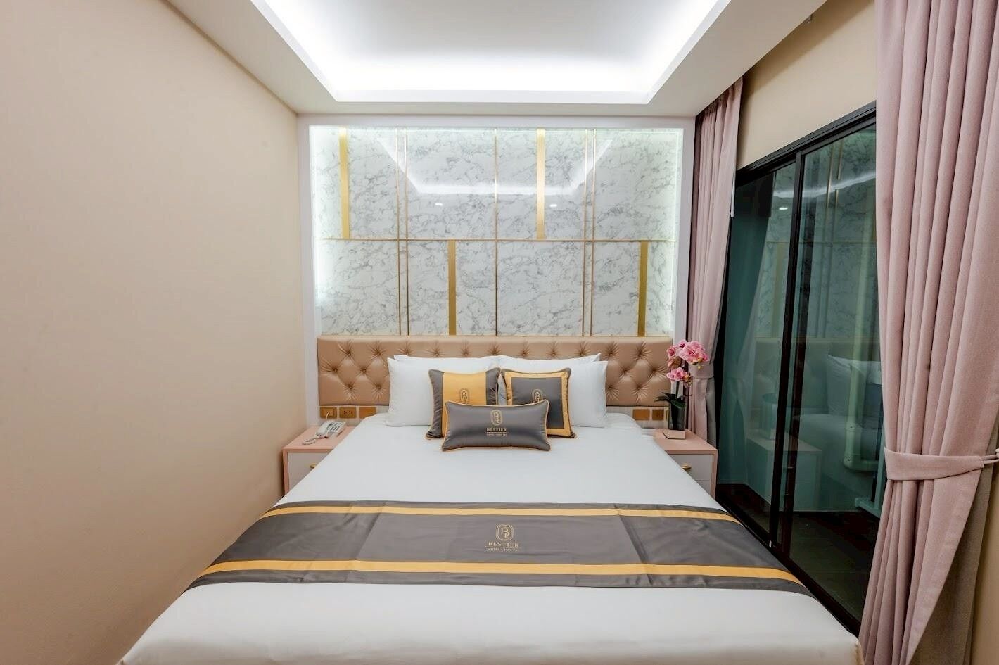 슈피리어 더블룸 | 미니바, 객실 내 금고, 무료 WiFi, 침대 시트