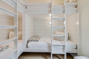 4 bedrooms, iron/ironing board, WiFi, bed sheets