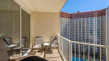 Leilighet, flere senger, kjøkken, havutsikt (Shores of Panama 1410) | Overnattingsstedets uteområder