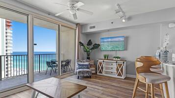 Apartment, Mehrere Betten, Balkon, Meerblick (Shores of Panama 1408) | Innenbereich