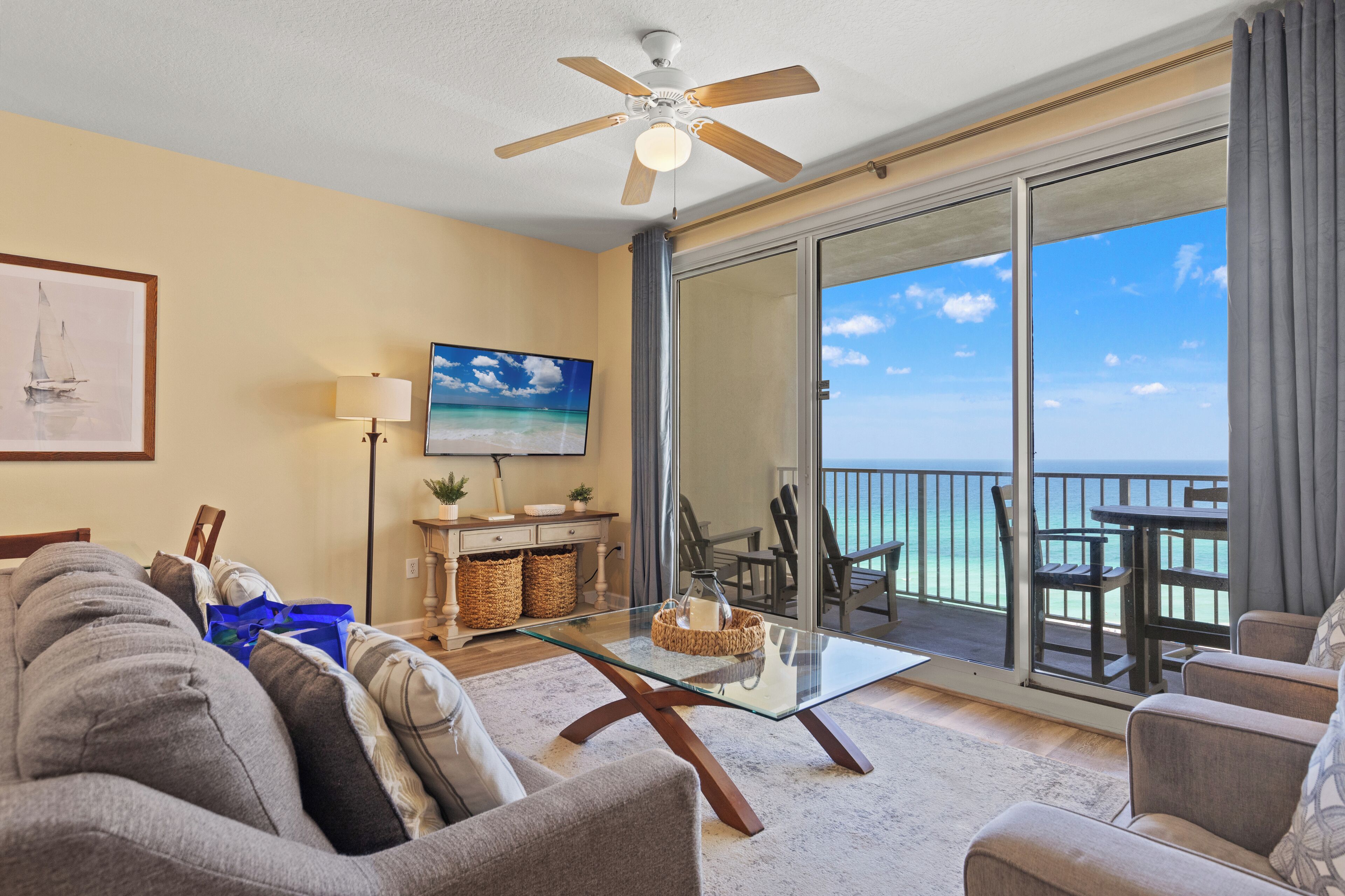 Condo, Berbilang Katil, Balcony, Ocean View (Shores of Panama 1217) | Ruang tamu | 42 inci televisyen skrin rata dengan digital, TV 