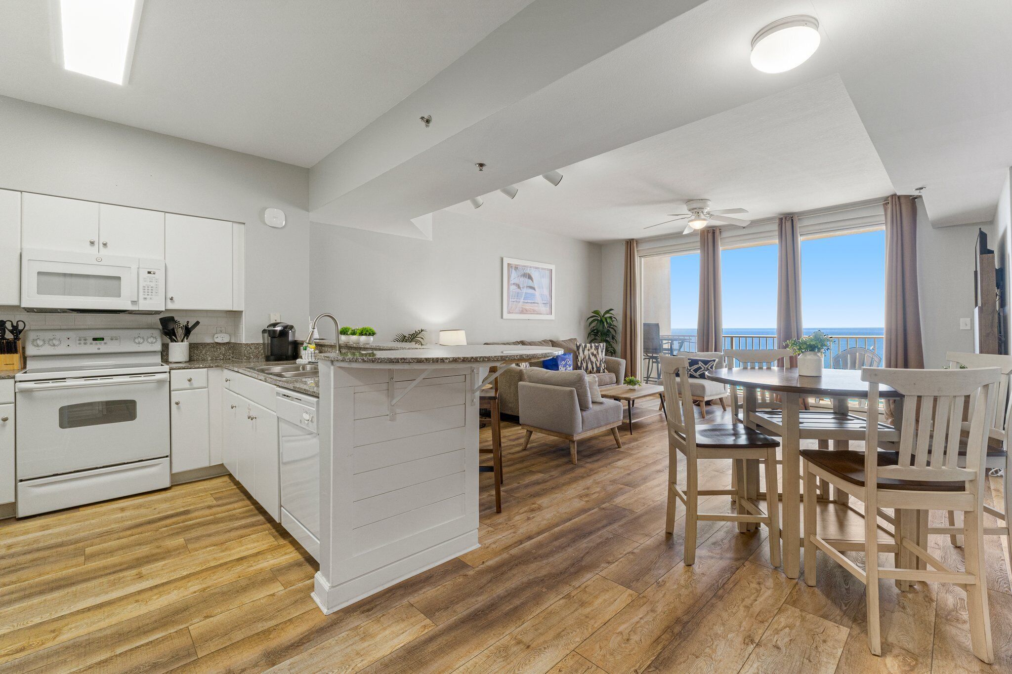 Leilighet, flere senger, spabadekar, havutsikt (Shores of Panama 1917) | Eget kjøkken | Kjøleskap, mikrobølgeovn, ovn og kokeplater