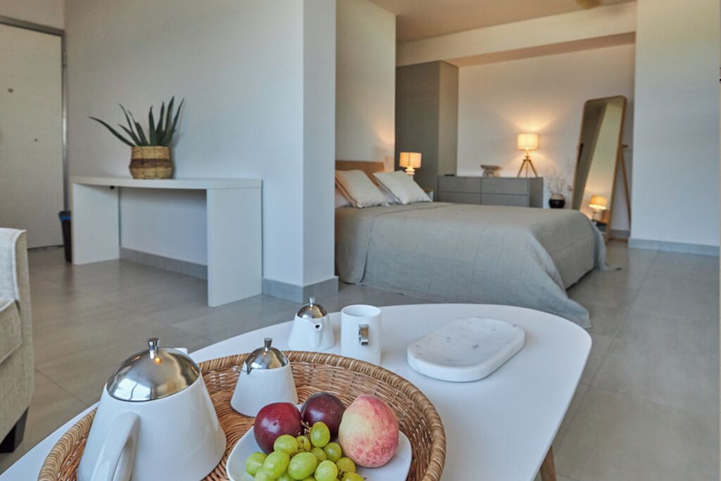 4 bedrooms, in-room safe, iron/ironing board, free WiFi