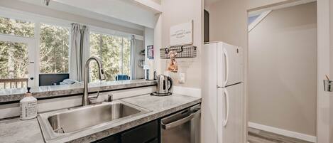 Condo, 1 Bedroom | Private kitchen | Fridge, oven, toaster