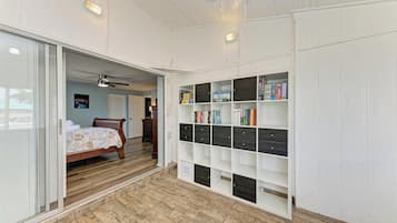 3 bedrooms, in-room safe, desk, iron/ironing board