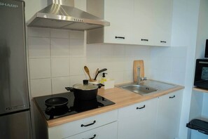 Kühlschrank, Mikrowelle, Ofen
