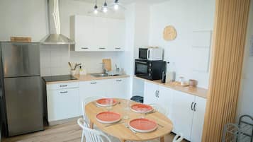 Fridge, microwave, oven