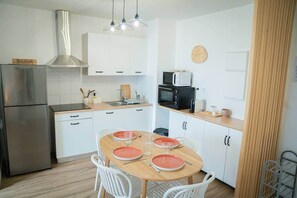 Kühlschrank, Mikrowelle, Ofen