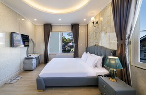 Desk, laptop workspace, soundproofing, free WiFi - Thanh Do 1 Hotel (Da Lat)