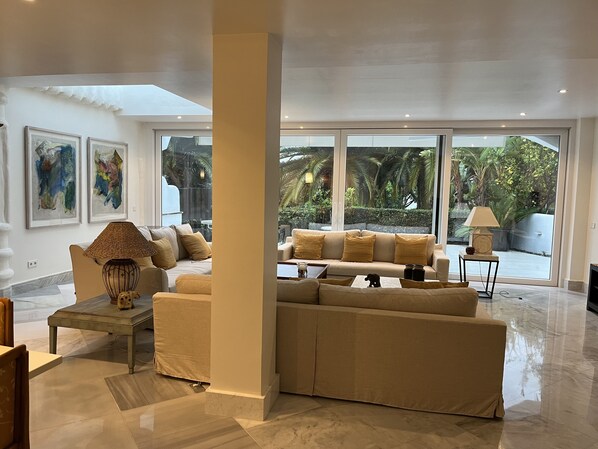 Living area - Preciosa Casa Pareada en Bahía de Marbella, Playa de Los Monteros (Marbella)