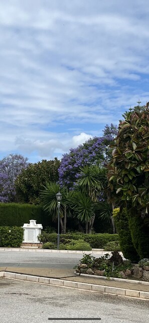 Property grounds - Preciosa Casa Pareada en Bahía de Marbella, Playa de Los Monteros (Marbella)