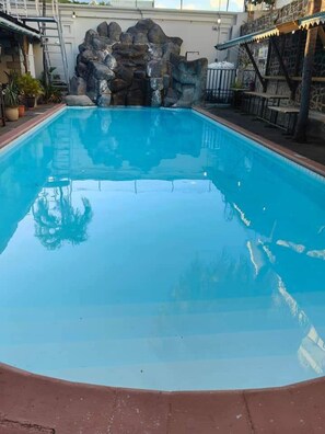 Outdoor pool - LE SAINT GEORGES HOTEL (Port Louis)