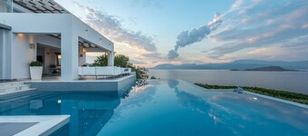 Beach Front Villa With Large Private Sea Water pool & Amazing Sea View!