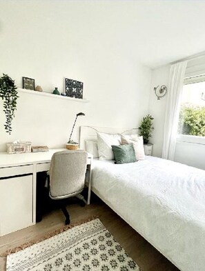 3 bedrooms, iron/ironing board, free WiFi, bed sheets - Appartement à Montrouge, Très Calme, Lumineux, à Deux Cents Mètres du Metro (Montrouge)