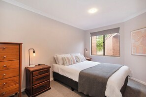 2 bedrooms, free WiFi, bed sheets - Stylishly appointed, conveniently located. (Margaret River)
