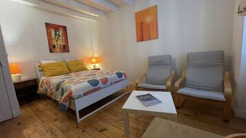 1 Schlafzimmer, Schreibtisch, BĂŒgeleisen/BĂŒgelbrett, Reisekinderbett