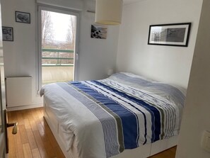 2 bedrooms, iron/ironing board, free WiFi, bed sheets - Grand 3 Pieces au 4eme et Dernier Étage Avec Terrasse Plein Sud Proche Gare (Poissy)