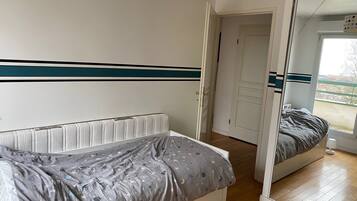 2 chambres, fer et planche à repasser, Wi-Fi gratuit, draps fournis