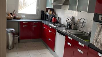 Réfrigérateur, micro-ondes, four, lave-vaisselle