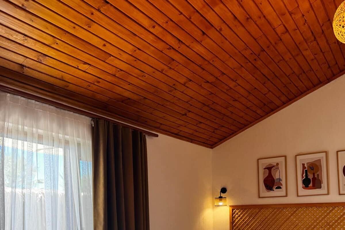 Habitación exclusiva | Decoración personalizada, muebles diferentes y insonorización