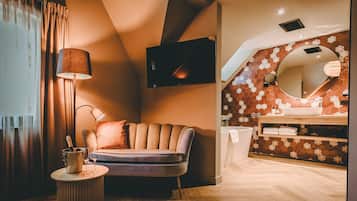 Deluxe Double Room | Desk, free WiFi, bed sheets