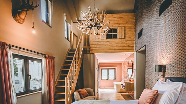 Deluxe Room | Desk, WiFi (free), bed sheets - Hotel Centraal Baarlo (Baarlo)