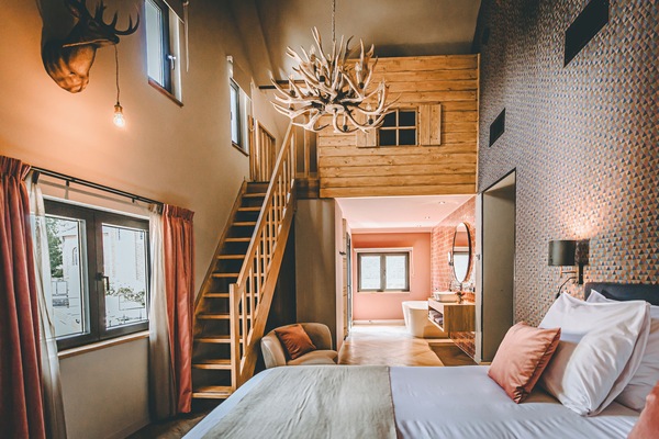 Escritorio, wifi gratis y ropa de cama