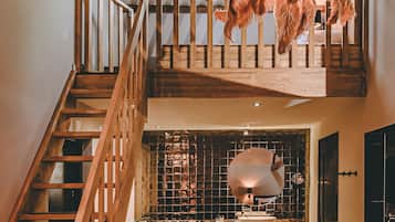 Deluxe Room | Bathroom | Hair dryer, towels