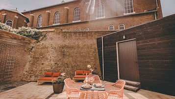 Comfort Apartment | Desk, free WiFi, bed sheets