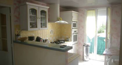 Appartement Petite Copropriété Avec Jardin Parking Gratuits Devant