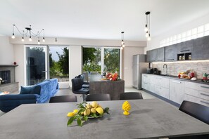 Dining - AMORE RENTALS - Villa Tittina with Sea View and Parking (Sorrento)