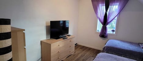 1 chambre, fer et planche Ă repasser, Wi-Fi gratuit, draps fournis