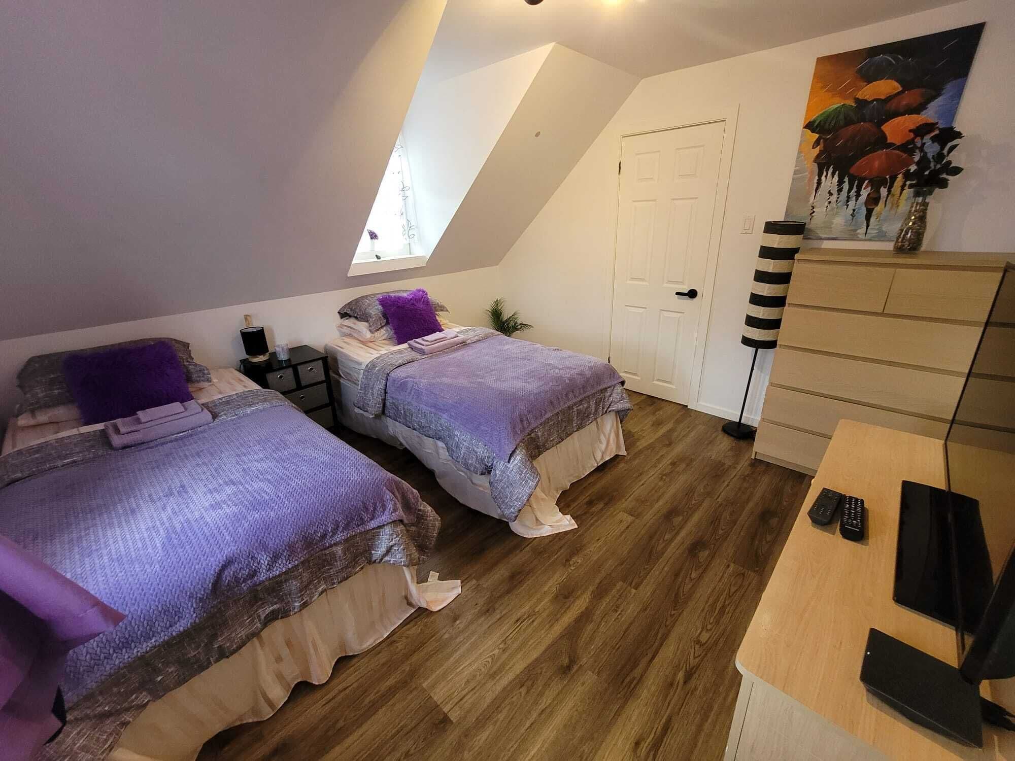 1 habitación, tabla de planchar con plancha, wifi gratis y ropa de cama 